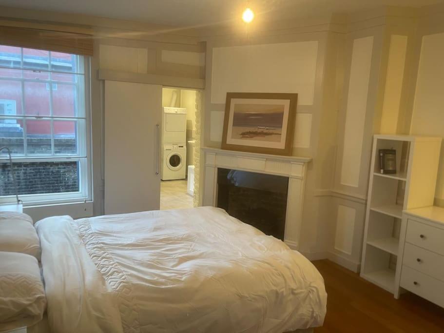 Spacious 2 Bedroom Apartment In The Heart Of Soho. London Exteriör bild